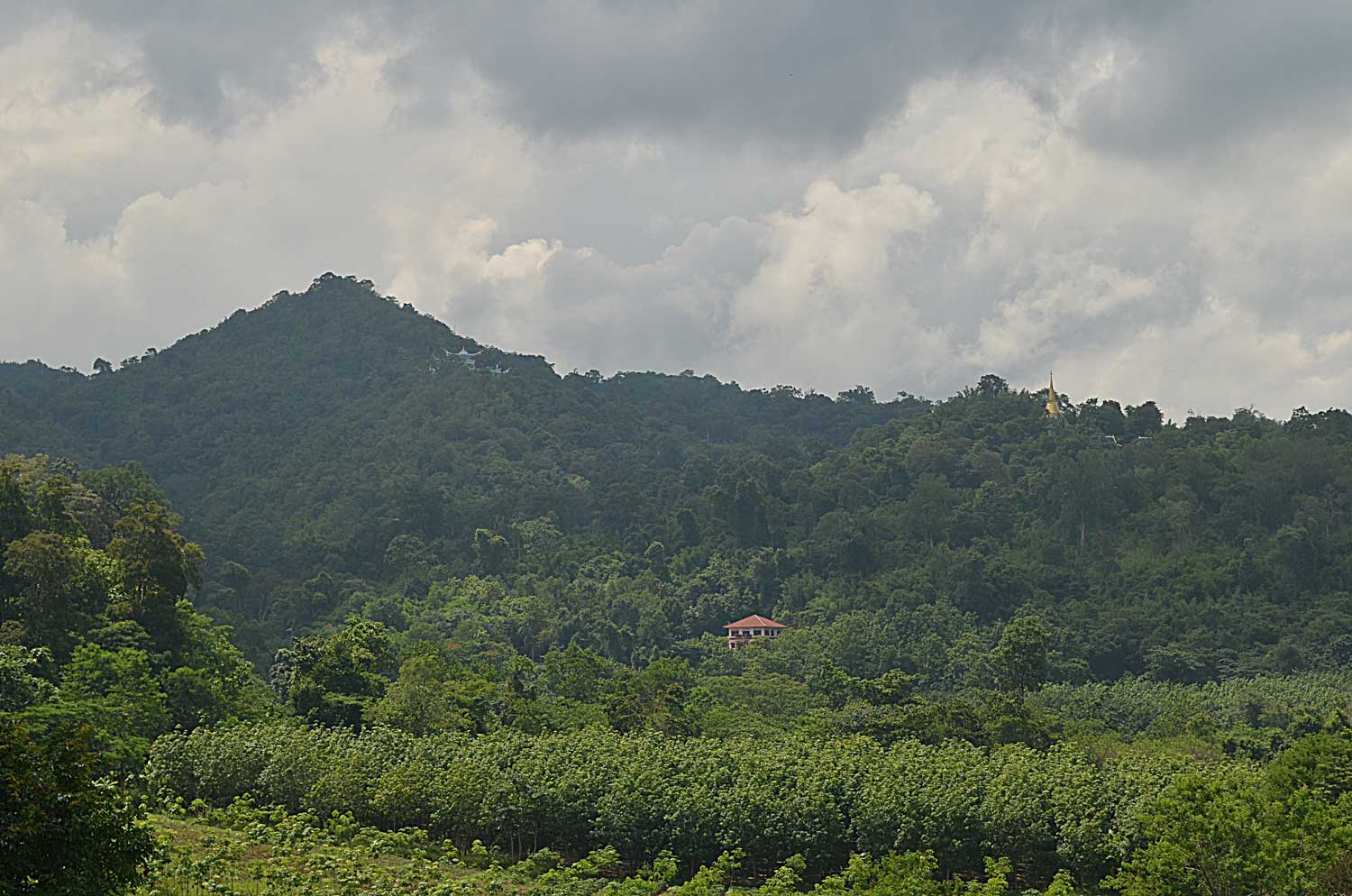Phu Kon Die Stupa
